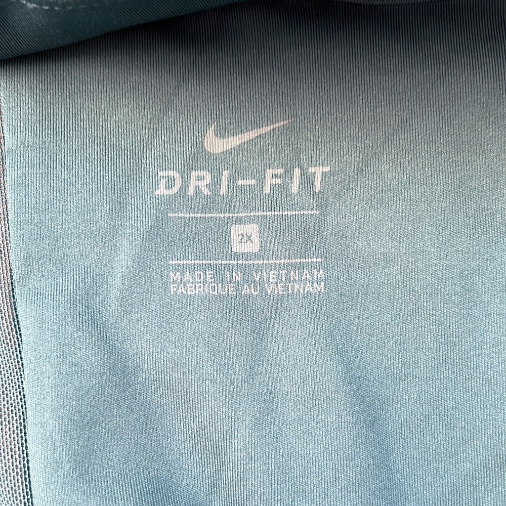 NWT Nike Dry Tight Fit Women’s Green Athletic Sports Bra Crop Top Size 2X - Picture 12 of 16